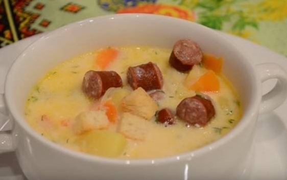 Сырный суп с копчеными колбасками (ВИДЕО) - «Первое блюдо»