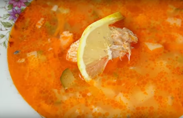 Рассольник с консервированным лососем (ВИДЕО) - «Первое блюдо»