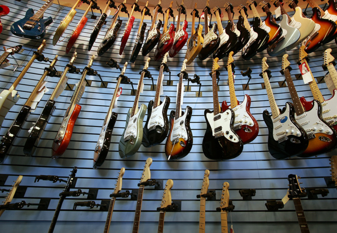 Рок-н-ролл опять умирает: за последние 10 лет продажи гитар снизились на треть