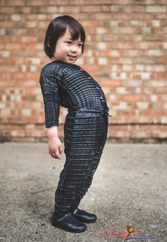 Британский дизайнер придумал одежду, растущую вместе с детьми - «Дети»