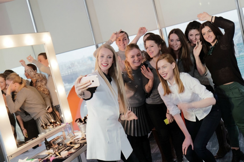 1. Заметные стрелки сейчас не в моде - «Красота»