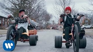 twenty one pilots: Stressed Out [OFFICIAL VIDEO]  - «Видео»