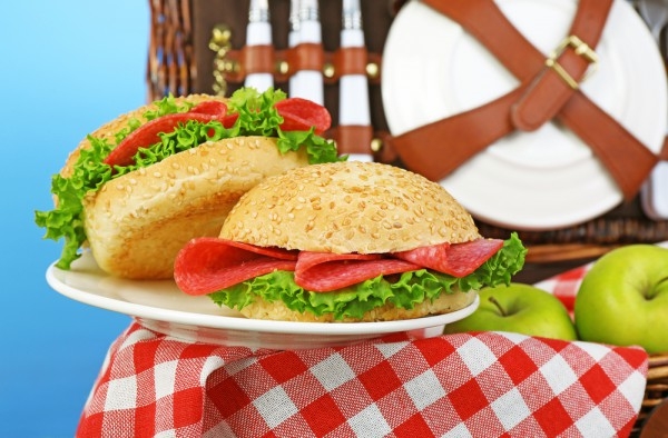 Бутерброды с творожной намазкой и салями - «Закуски»