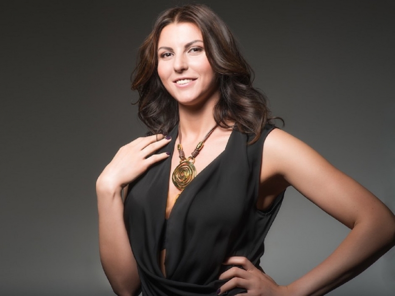 Делаем маникюр - «Любовь»