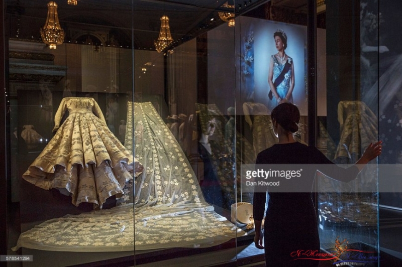 Свадебное платье Елизаветы II можно увидеть в Лондоне - «Дети»