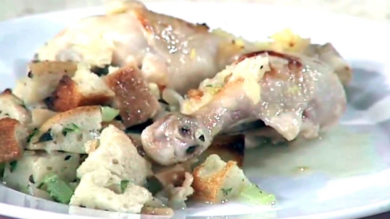 Куриные голени в духовке с гарниром из хлеба рецепт  - «Видео советы»