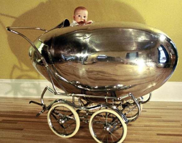 Яйцо, звездолёт и костюм химзащиты: самые безумные детские коляски - «Развлечения»