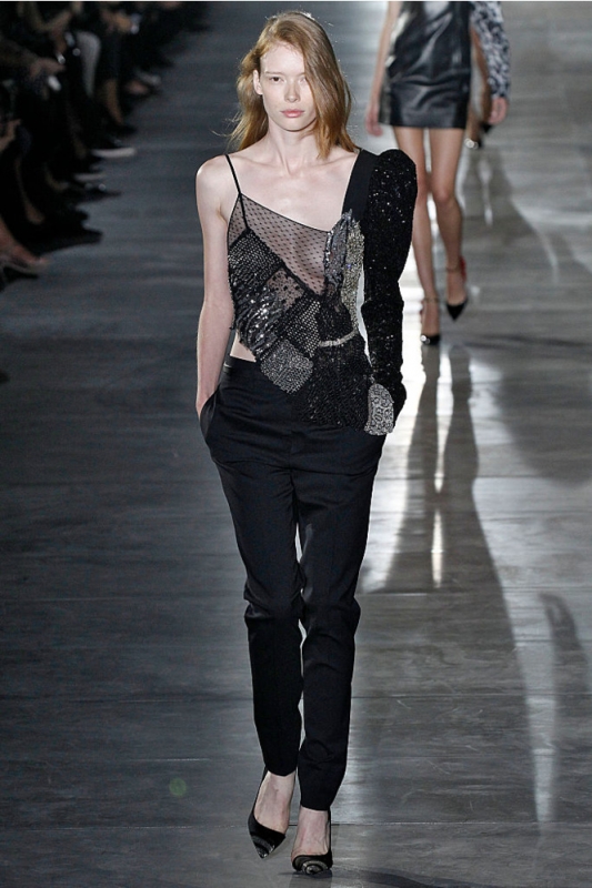 Моногрудь! Тренд, который заставит тебя забыть вагино-платья!