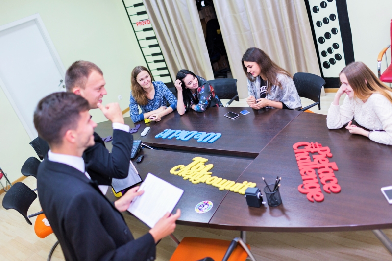 Развлекаем любую компанию: игра «Pie Face» от Hasbro