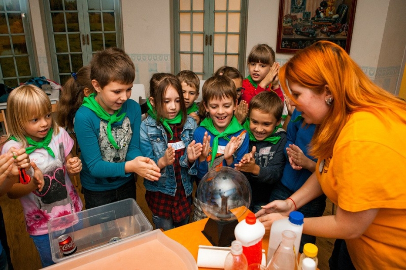 Мамаркет, оркестры и 20 тонн салата: куда пойти с детьми на первых осенних выходных - «Развлечения»
