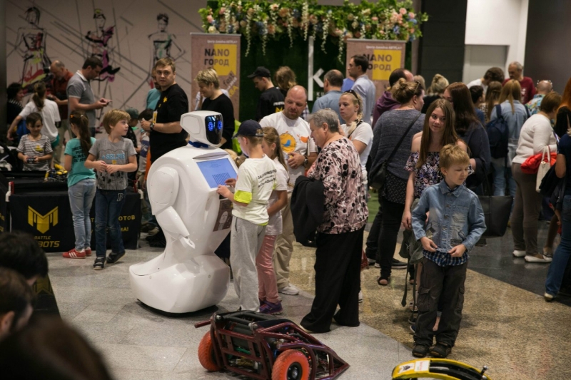 Фейерверки на воде, кони в парке и маркет еды в музее: семейная афиша 22-24 июля - «Развлечения»