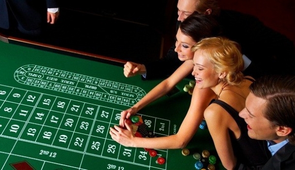 Чем игровые клубы на улице уступают онлайн казино Монро