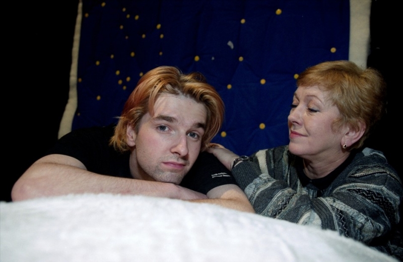 Детство, начало актерской карьеры - «Любовь»