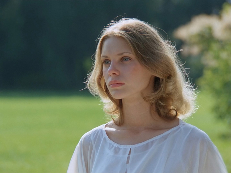 Детство и первые шаги в кинематографе - «Любовь»