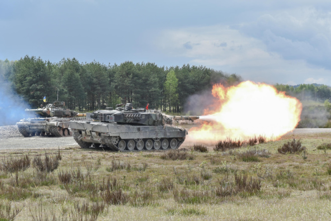 Смотри, как натовские танки давят машины на учениях