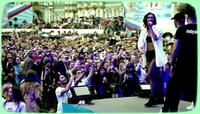 На концерте Ольги Бузовой подпевала проплаченная массовка - «Шоу-Бизнес»