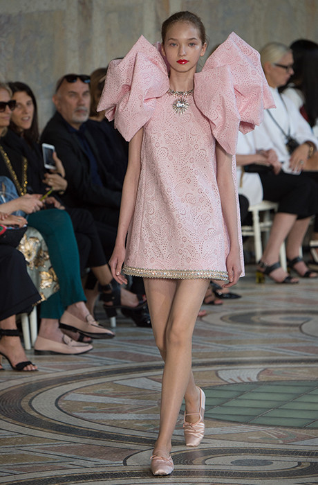 Показ Giambattista Valli Couture - «Стиль жизни» Показ Giambattista Valli Couture - «Стиль жизни»