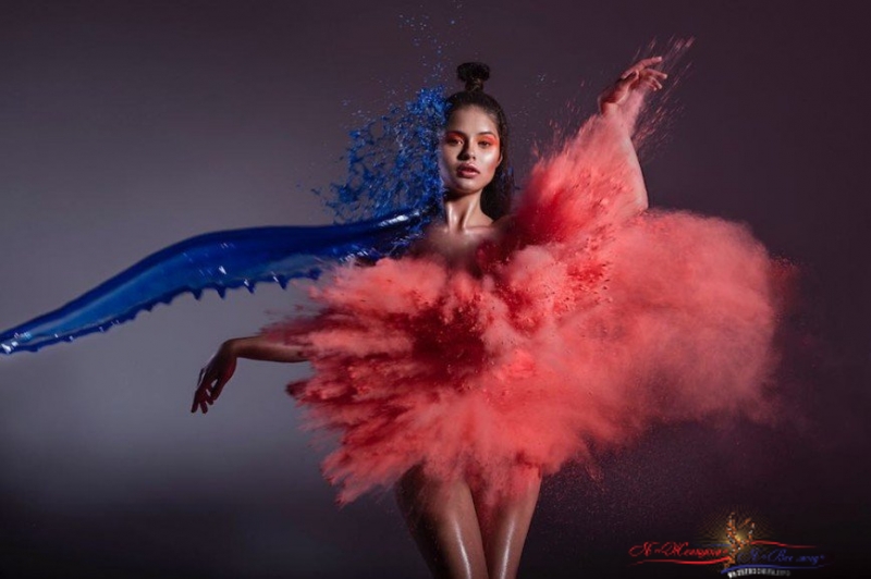 Фотографы одели манекенщиц в песок, воду и дым - «Красота»