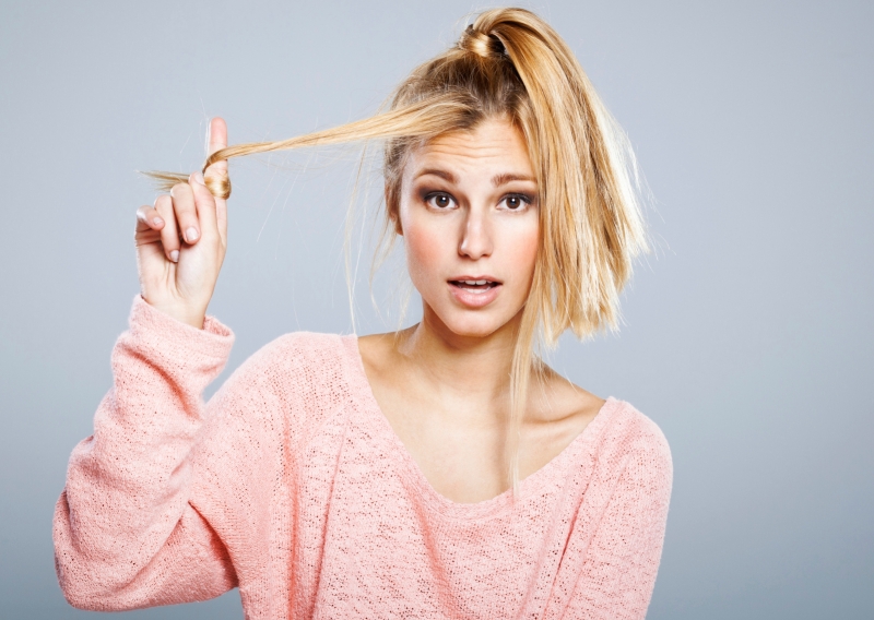 Как самостоятельно покрасить волосы в домашних условиях: 4 проверенных секрета - «Уход»