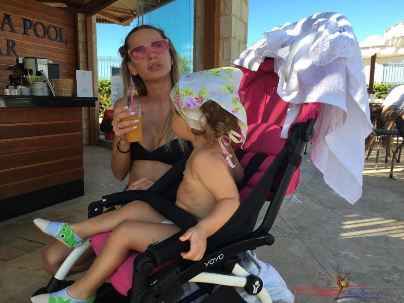 Анна Хилькевич назвала дочь "монстриком", испортившим ей отдых - «Дети»