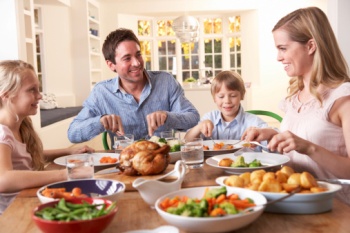 Не бутербродом единым! О важности совместных обедов для членов семьи - «Семья»