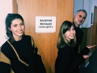 Дочки Валерия Меладзе проведали отца на работе - «Я как Звезда»