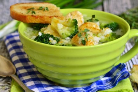 Суп с рисом, брокколи и куриными фрикаделькам - «Первое блюдо»
