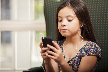 Чем вредна переписка в телефоне для подростков - «Дети»