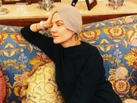 Рената Литвинова позабавила соцсети «богемной» шапочкой - «Я как Звезда»