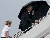 Дональд Трамп бросил жену и сына под дождем - «Я как Звезда»