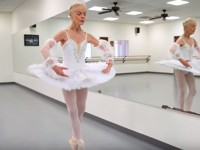 77-летняя балерина занимается шесть дней в неделю и продолжает выступать - «Про жизнь»