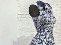 Художник создает платья из осколков китайского фарфора - «Про жизнь»