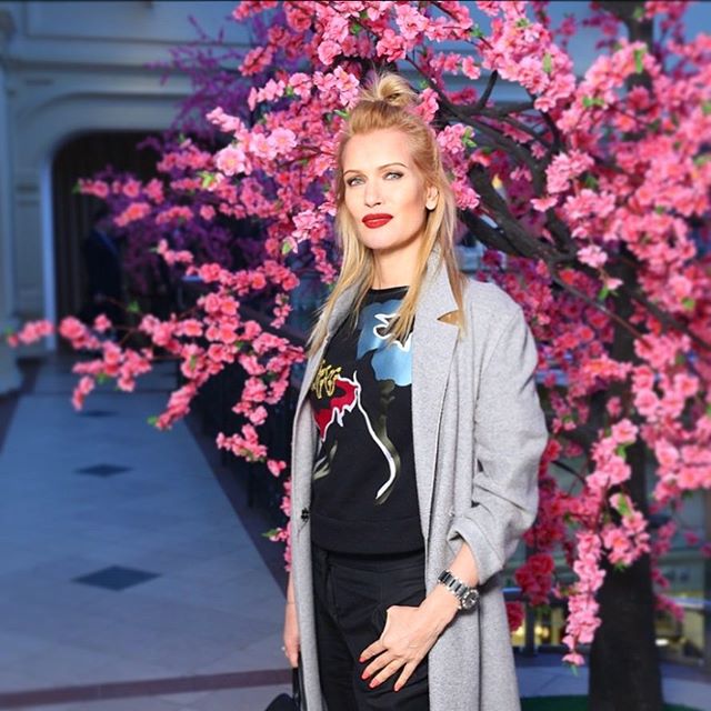 «Как подросток одета»: Олеся Судзиловская удивила образом на модном показе - «Красота»