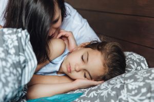 Должен ли ребенок спать вместе с матерью — тем более до трех лет? - «Новорожденный»