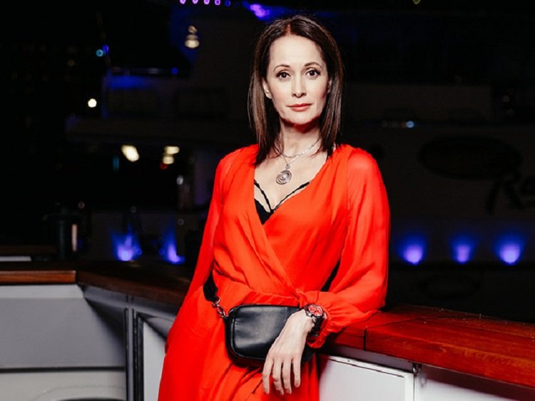 «Сама элегантность»: Ольга Кабо стала самой очаровательной гостьей на светском ужине - «Красота»