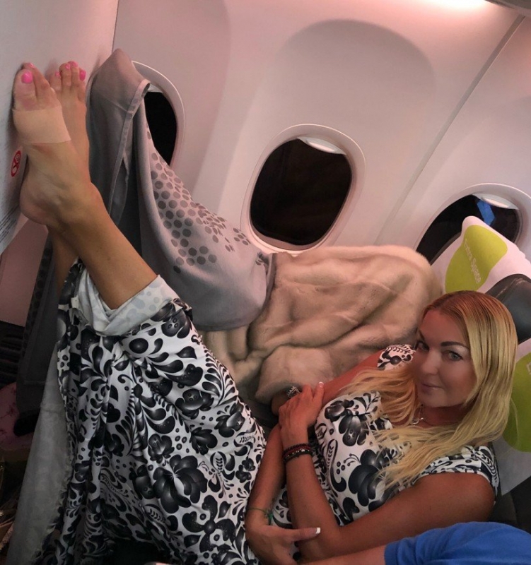 "Ну и культура": Анастасия Волочкова возмутила своим поведением в самолете - «Я и Отдых»