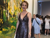 Альбина Джанабаева в соблазнительном платье с пайетками посетила модное шоу - «Я как Звезда»
