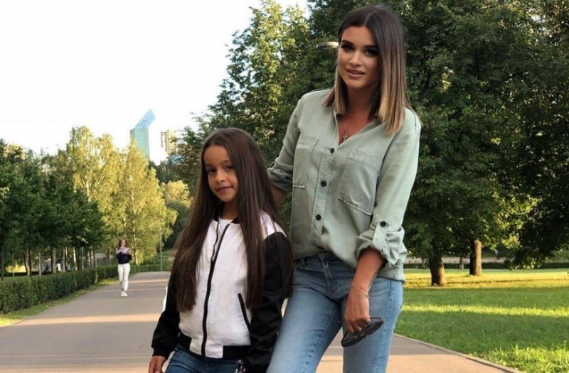 Ксения Бородина и ее дочери показали family look класса люкс - «Я и Отдых»