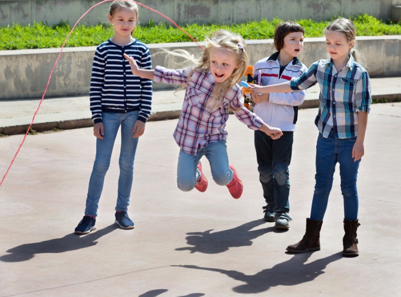 Как отпустить ребенка играть на улицу: 9 шагов для родителей - «Дети»