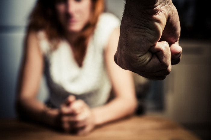 Домашнее насилие: что делать, если ударил муж - «Семейные отношения»