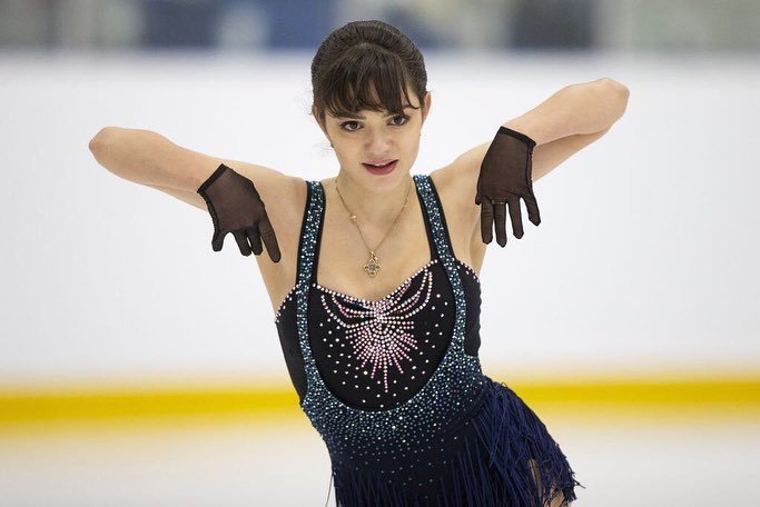Евгения Медведева вышла на лед в эффектном костюме - «Домашние Питомцы»