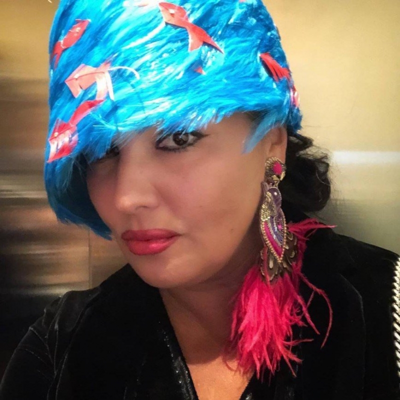 Анна Нетребко появилась на концерте в синей шляпке с рыбками - «Красота»