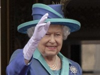 У Елизаветы II есть «третья рука» для приветствия публики - «Я как Звезда»