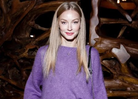 Образ дня: Светлана Ходченкова вышла в свет в кожаной юбке и вязаном свитере - «Красота»