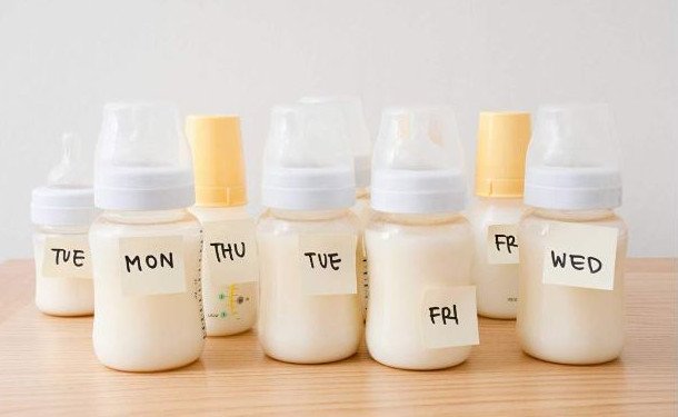 Сколько можно хранить сцеженное молоко - «НОВОРОЖДЕННЫЙ»