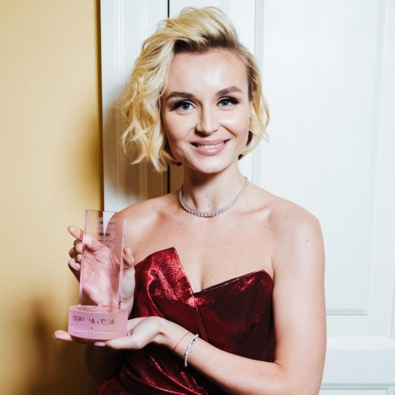 «Певица года» Полина Гагарина получила премию в экстремальном мини - «Домашние Питомцы»