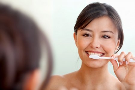5 способов отбелить зубы самостоятельно - «Уход»