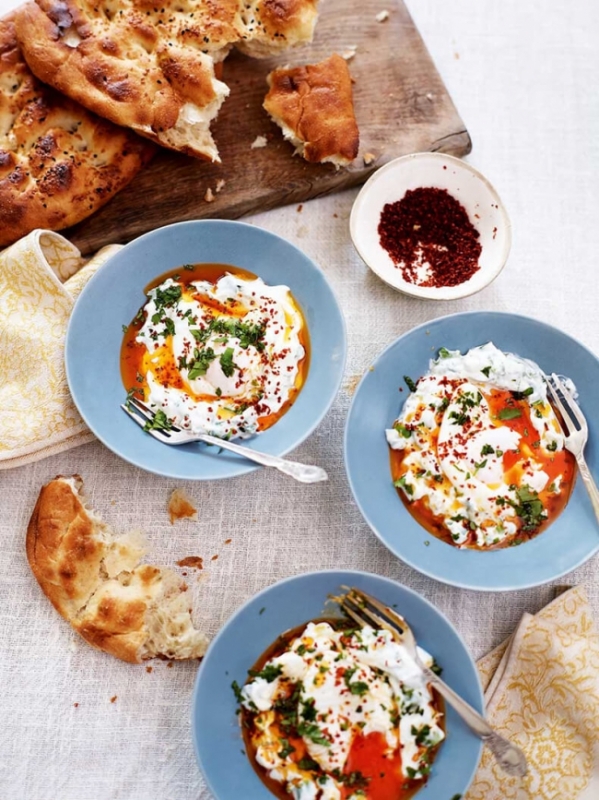 Завтрак по-турецки: йогуртом с яйцом-пашот - «Закуски»