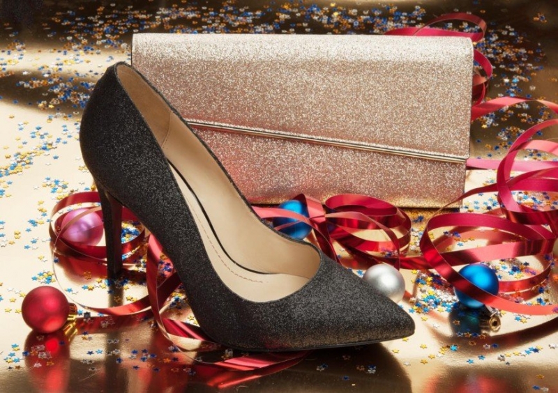 Кроссовки, валенки, смешные каблуки: как выбрать обувь для новогодней ночи - «Красота»