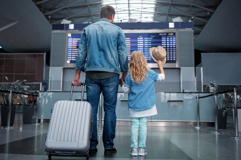 Выезд ребенка за границу без родителей: документы и услуги авиакомпаний - «Путешествия»